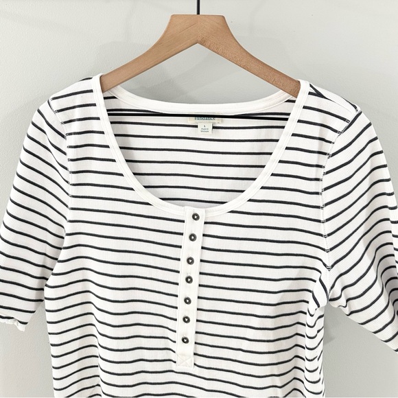 Sundance Gray & White Stripe Short Sleeve Ribbed Knit Henley Size Large - Picture 3 of 6